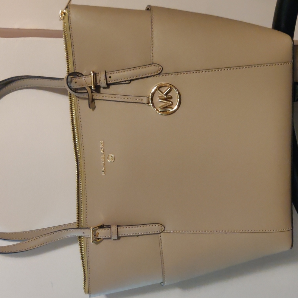 Michael Kors Hand Bag